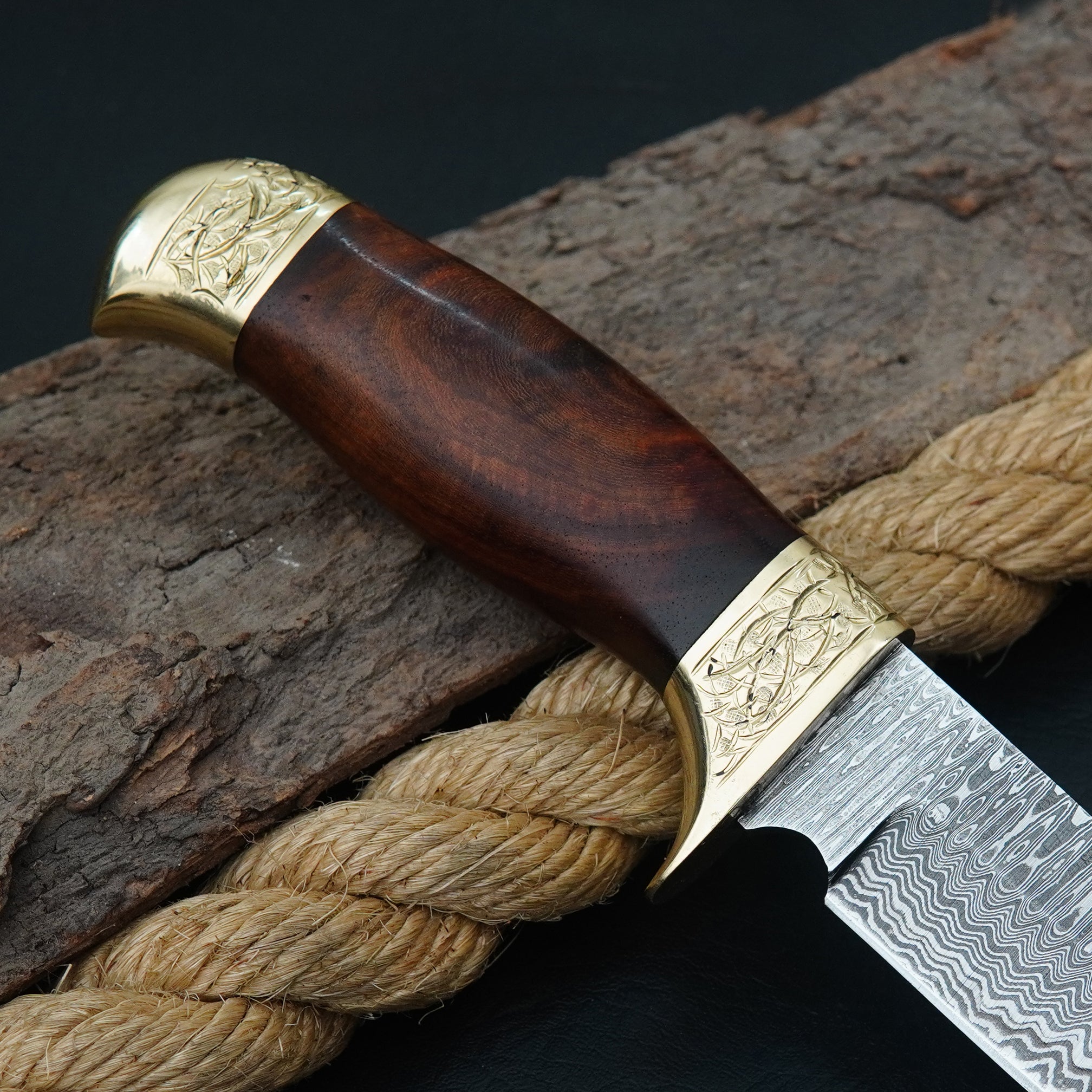 Ferossa Rosewood Crest Damascus Skinner Knife – Handmade