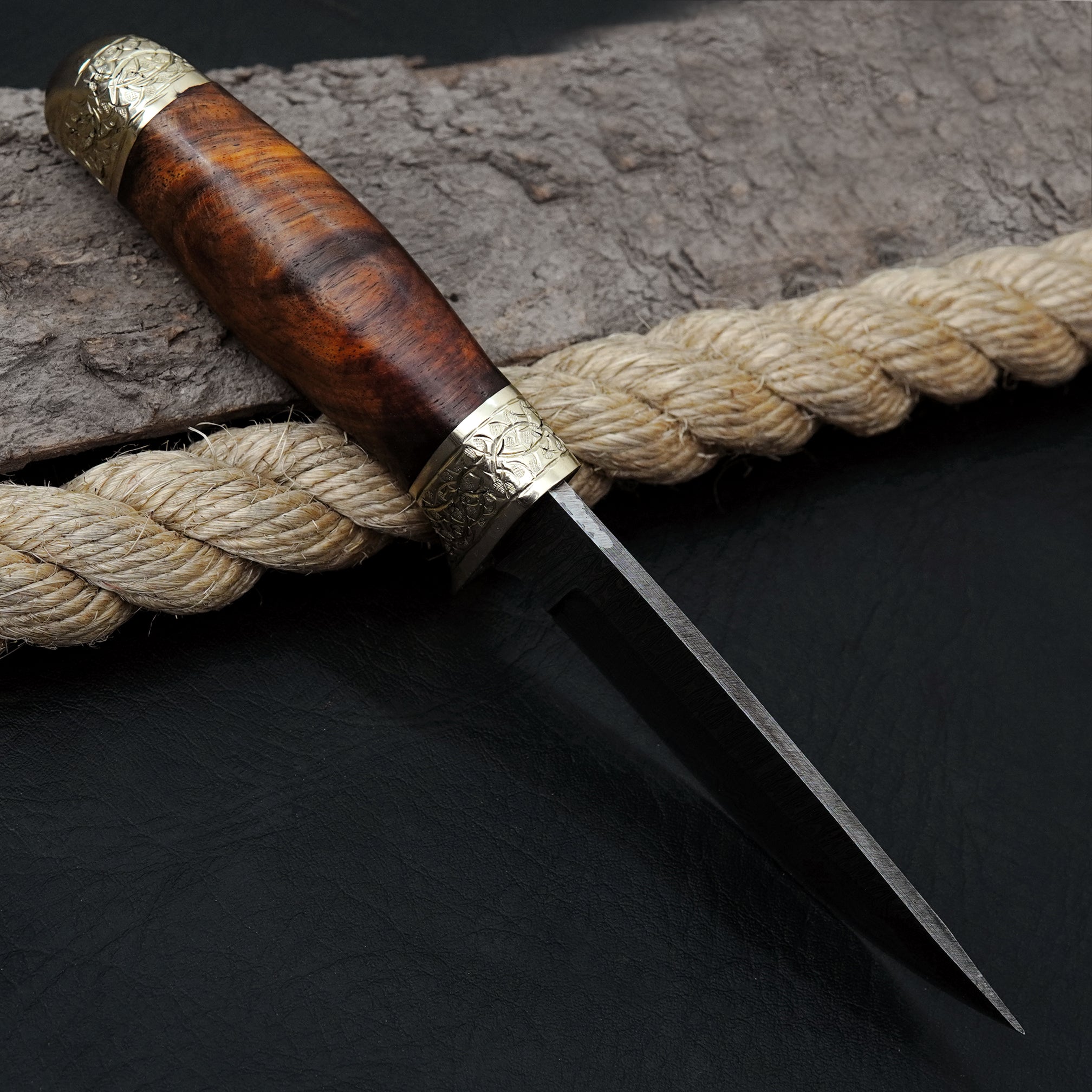 Ferossa Rosewood Crest Damascus Skinner Knife – Handmade