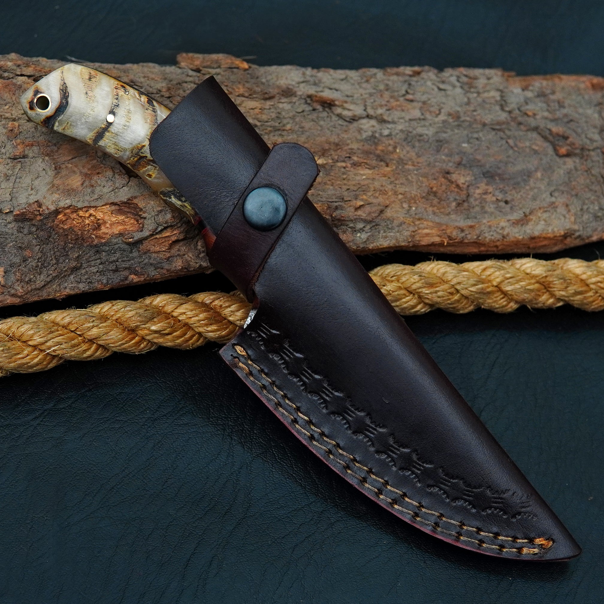 Ferossa Heritage Horn Damascus Skinner Knife – Handmade